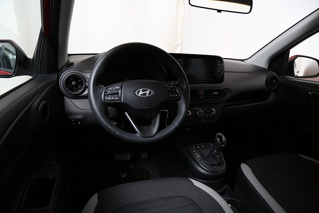 Hyundai i10 1,0 AMT Automat l P-sensorer l Backkamera l 2-tons lack 2025
