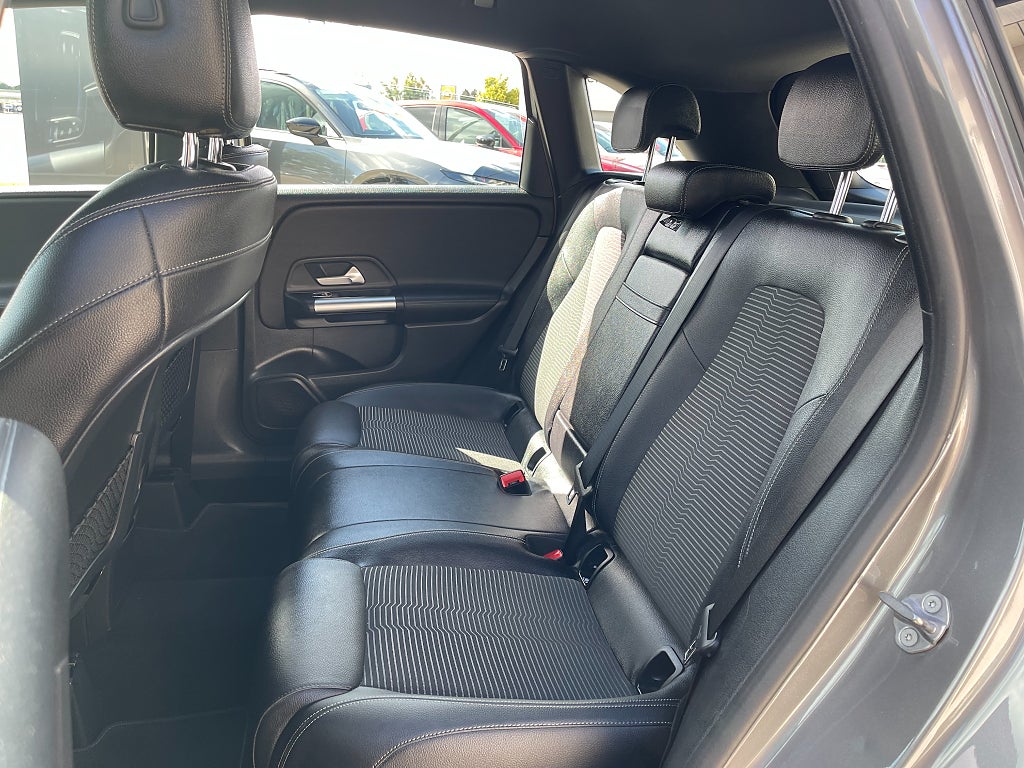 Mercedes-Benz B 180 7G-DCT 136 hk, automat, dragkrok