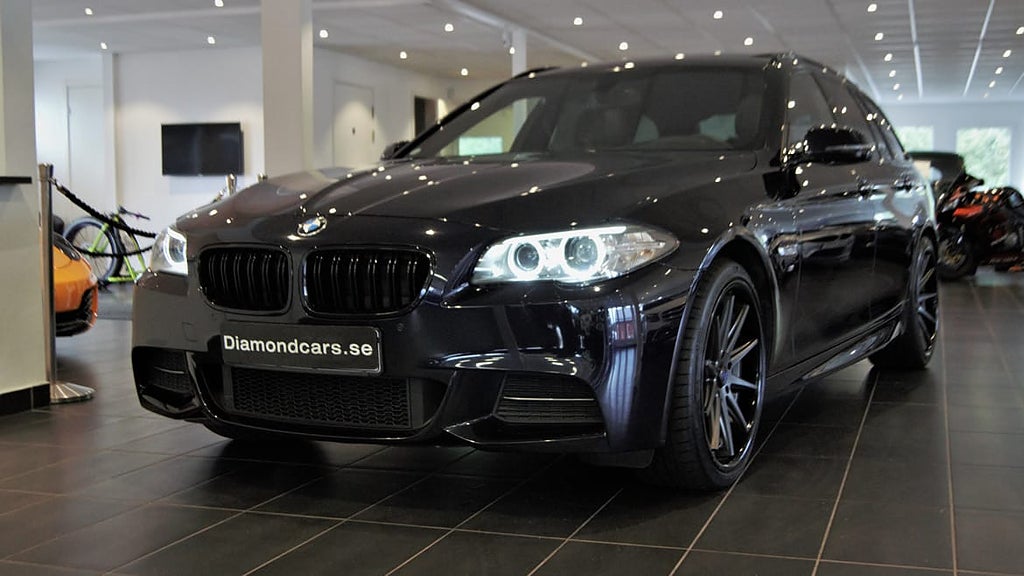 BMW 530D xDrive Touring M-Sport ROHANA Pono Navi Drag kamera