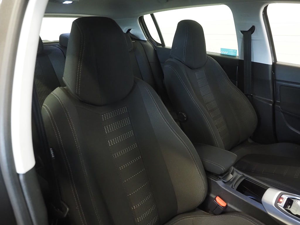 Peugeot 308 1.6 BlueHDi 120hk Automat EAT Allure P-Sensorer Navi 2017