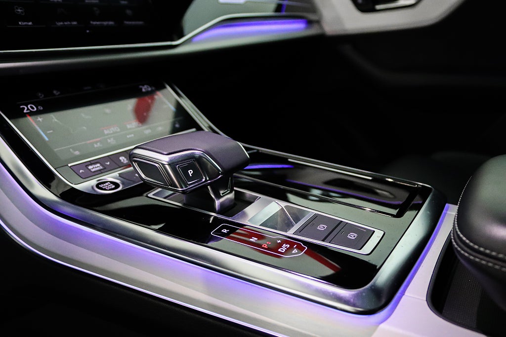 Audi Q8 TDI S line Selection MOMS Pano Matrix Värmare Drag