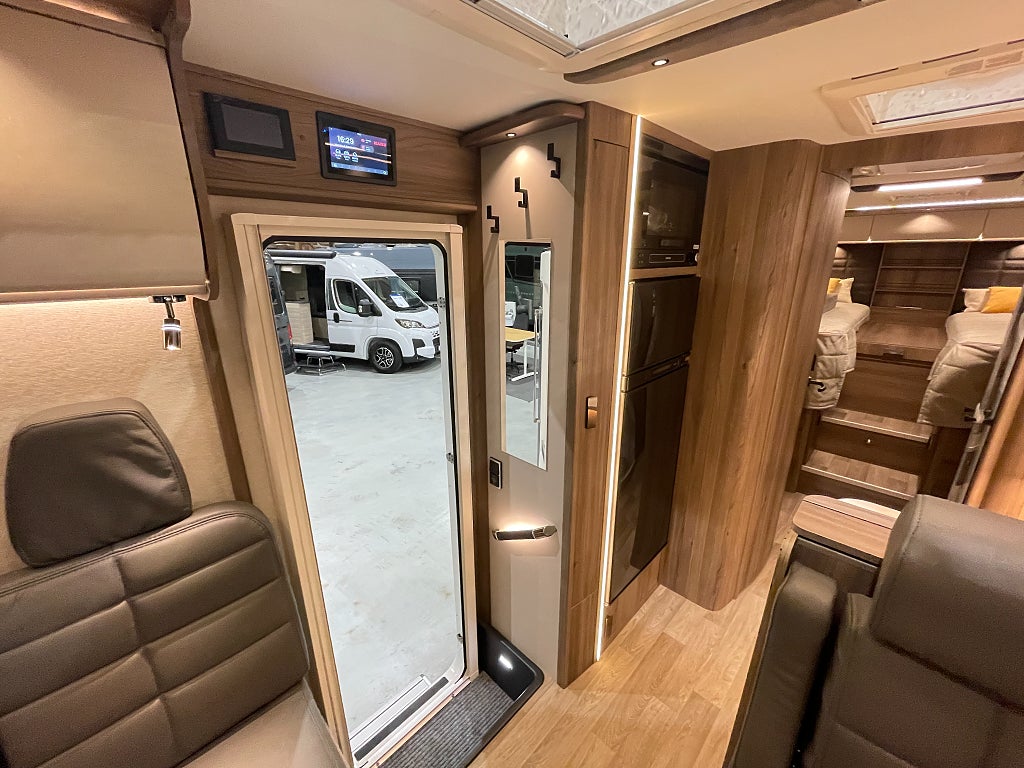 Kabe TMRI 830 LGB Imperial /Drag/Cinderella/Bakhjulsdriven 190hk - Kabe