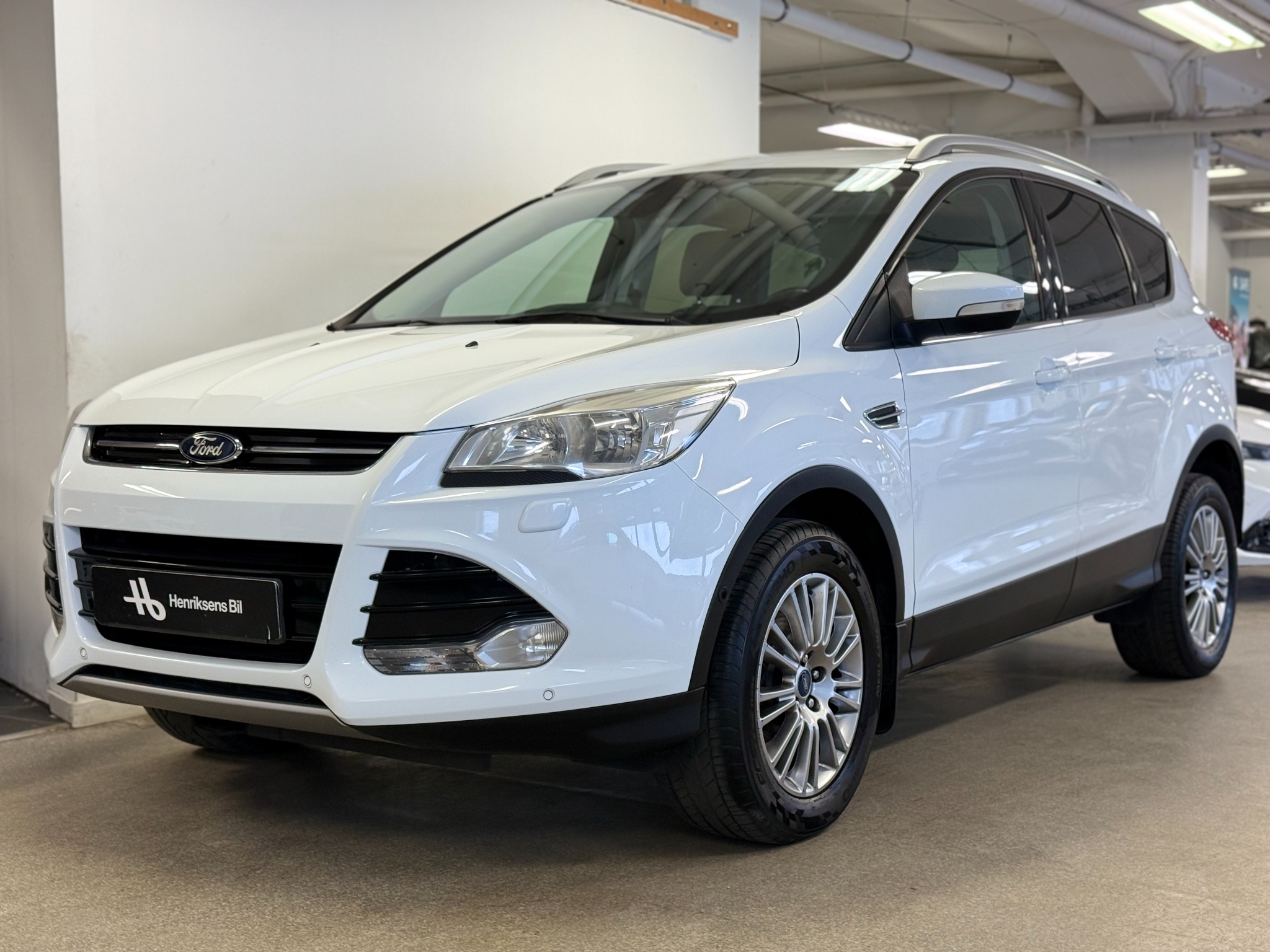 Ford Kuga 1.6 EcoBoost Titanium Euro 5 2013, photo 3/48