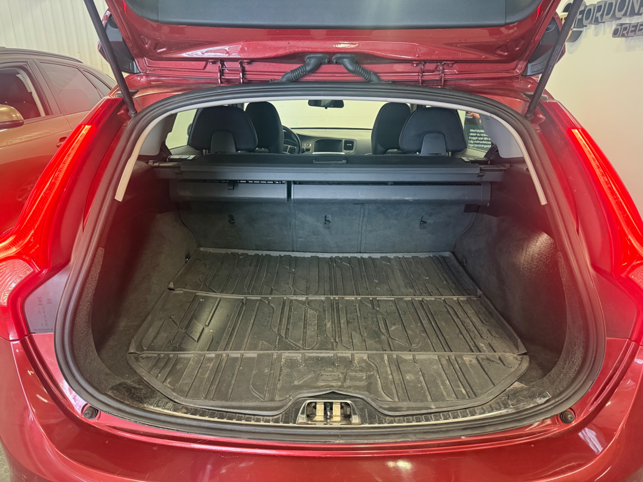 Volvo V60 2015, photo 7/70
