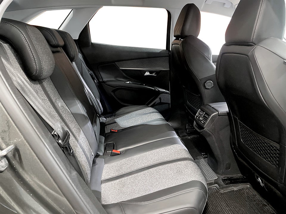 Bild på Peugeot 3008 Allure 1.2 PT 130hk - FARTHÅLLARE