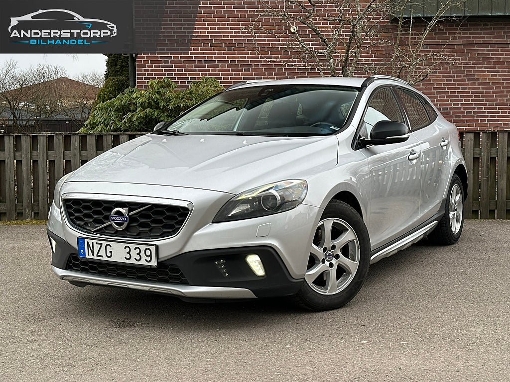Volvo V40 Cross Country D2 / P-Värmare / Kamrembytt / Momentum / Euro 5