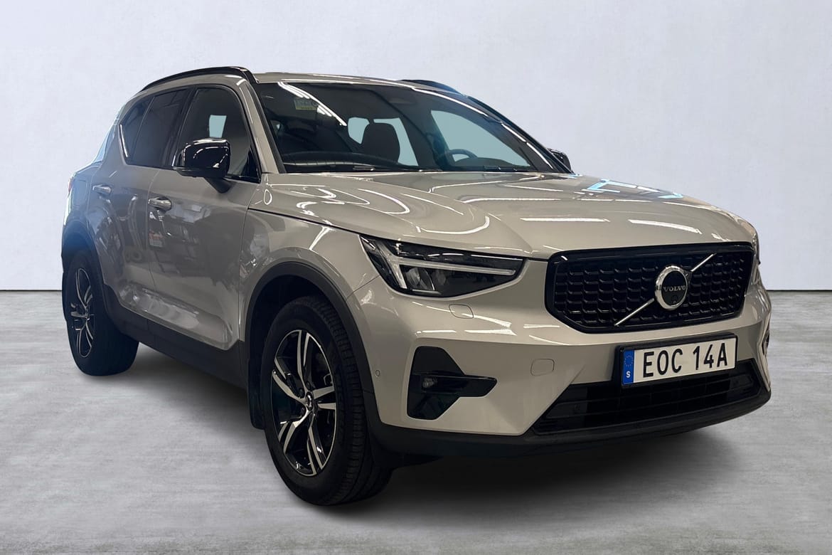 Volvo XC40 B3 FWD Bensin Plus Dark 2025, photo 6/10