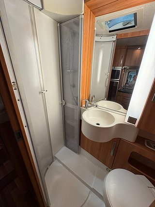 Husbil-integrerad Hymer B674 Highlight 150HK 11 av 18
