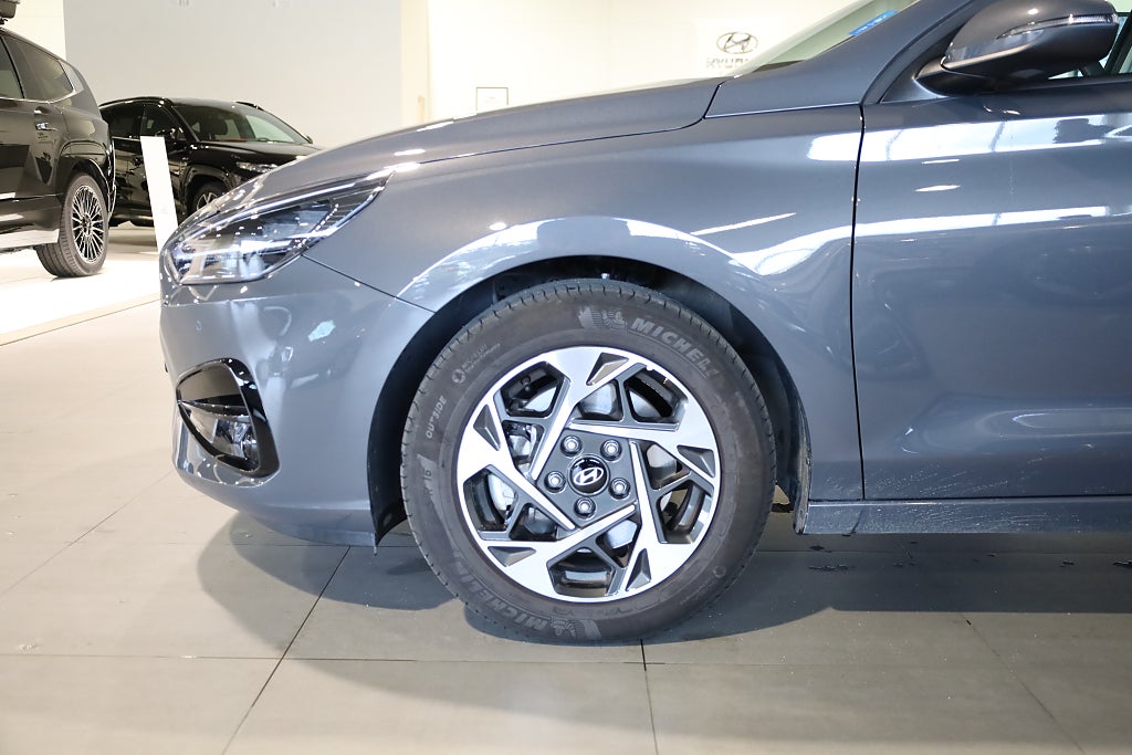 Hyundai i30 1,0 T-GDi MHEV Essential Kombi Aut Navi Kamera 2025