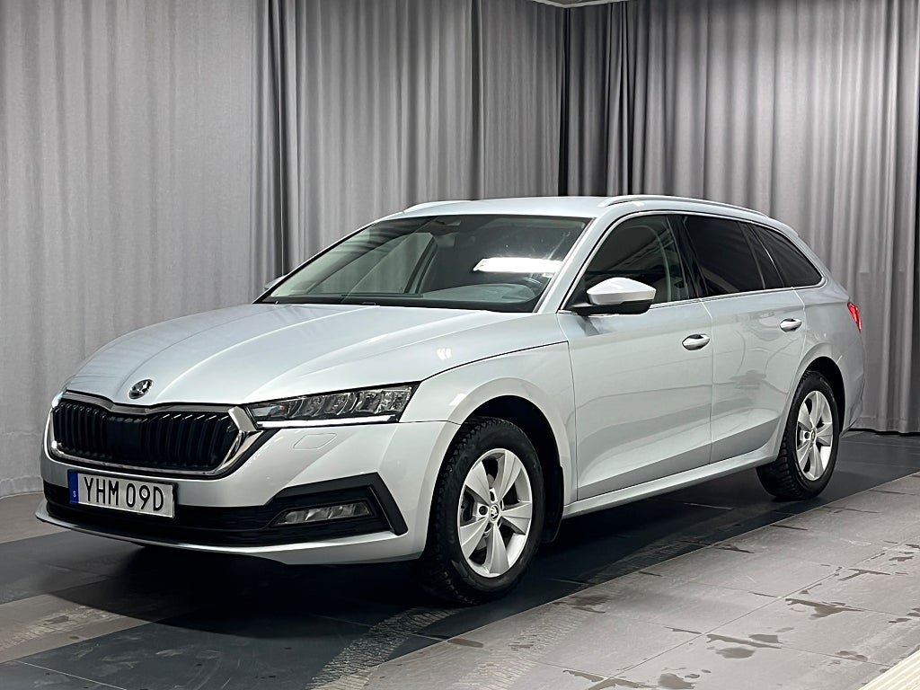 Skoda Octavia Kombi 2.0 TDI DSG Cockpit Navigation