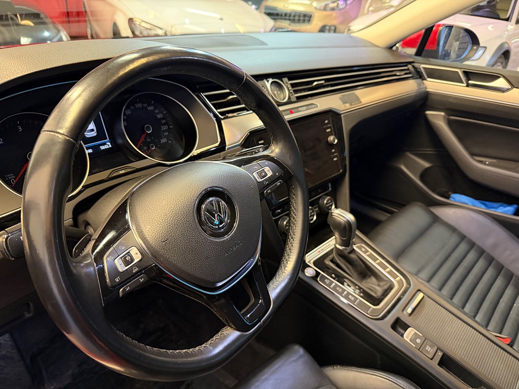Volkswagen Passat 2018 - miniatyr 12