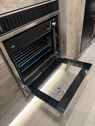 Husbil-halvintegrerad Robeta Helios For Two 180HK AUT 13 av 26