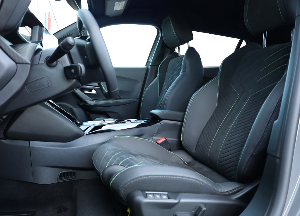 Peugeot 2008 GT Hybrid 145hk Automat Fram+B-kamera Massage Navi