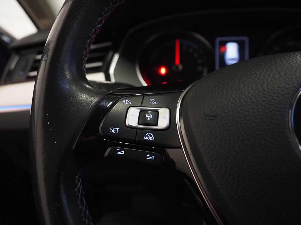 Volkswagen Passat SC GTE 1.4 TSI Plug-in Drag Värmare Skinn Kamera 2017