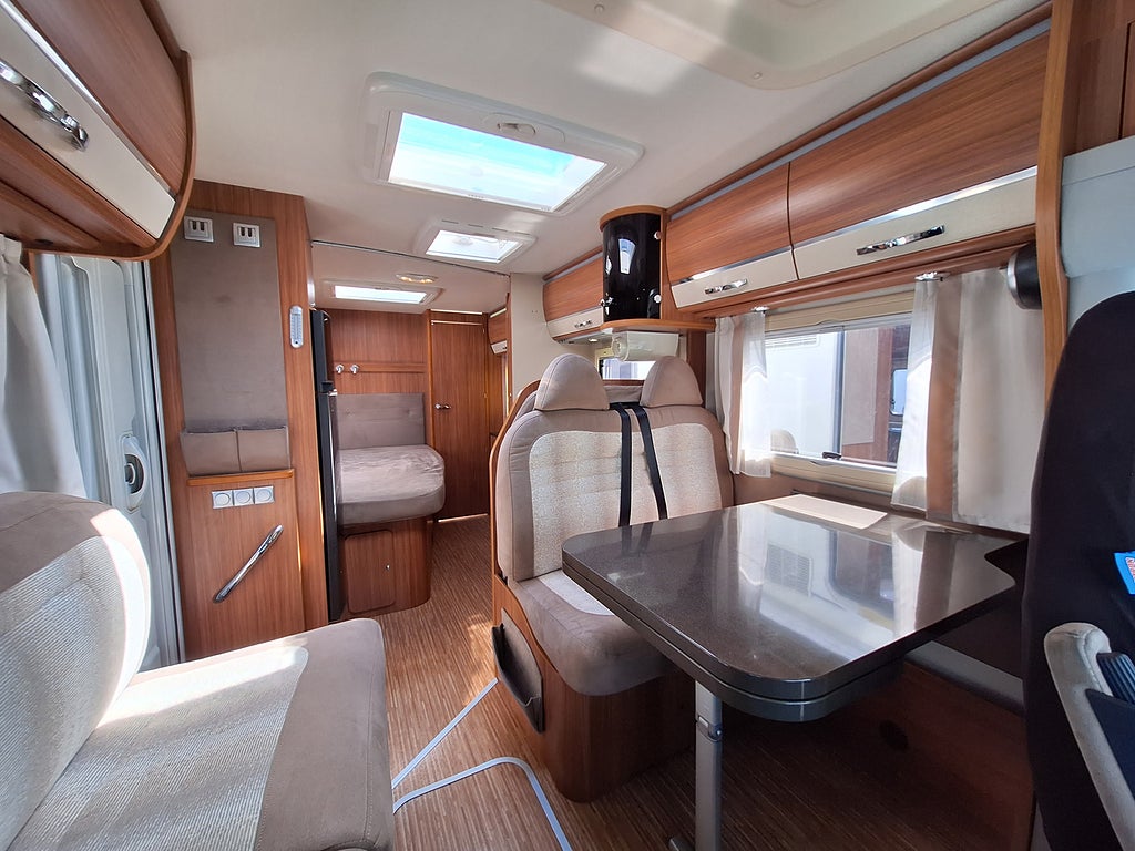 Adria Coral S 680 ST Dubbelbädd, Solcell, 5'e Stol