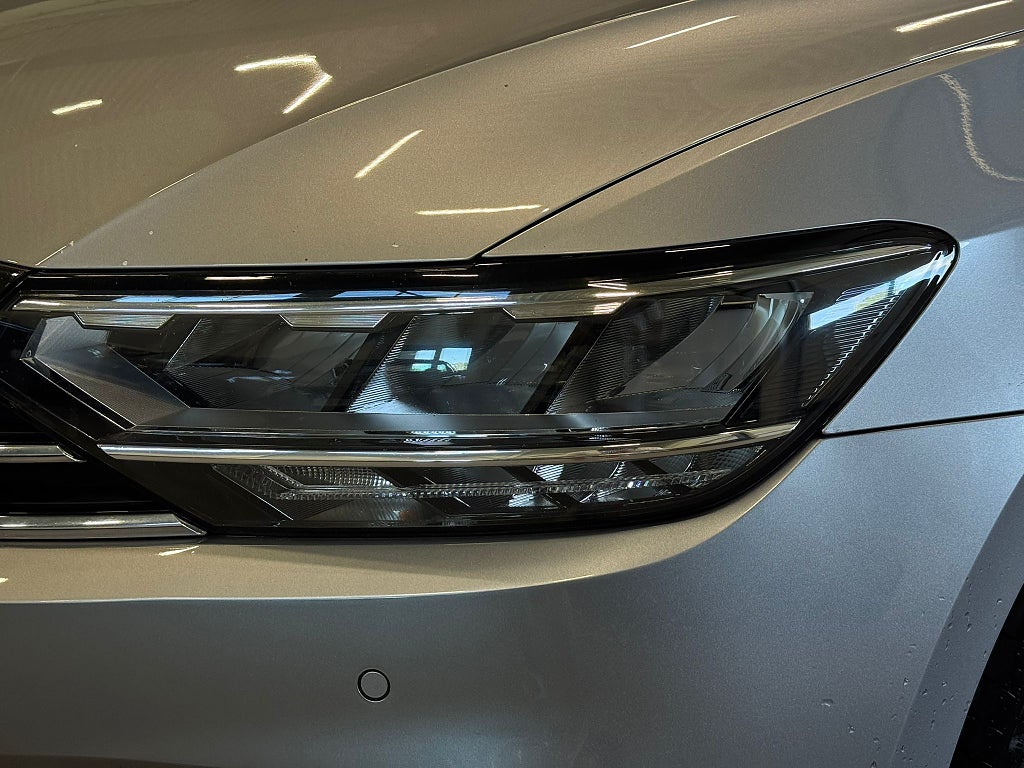 Volkswagen Passat SC 2.0 TDI 4M *3,99%* Värmare Drag Navi LED Kamera
