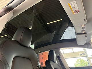 Tesla Model Y Performance Performance S&V-Hjul/Drag/Värmepump/Pano – bild 17