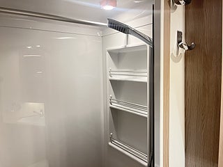 Husbil-halvintegrerad Kabe ROYAL 780 LXL 23 av 31
