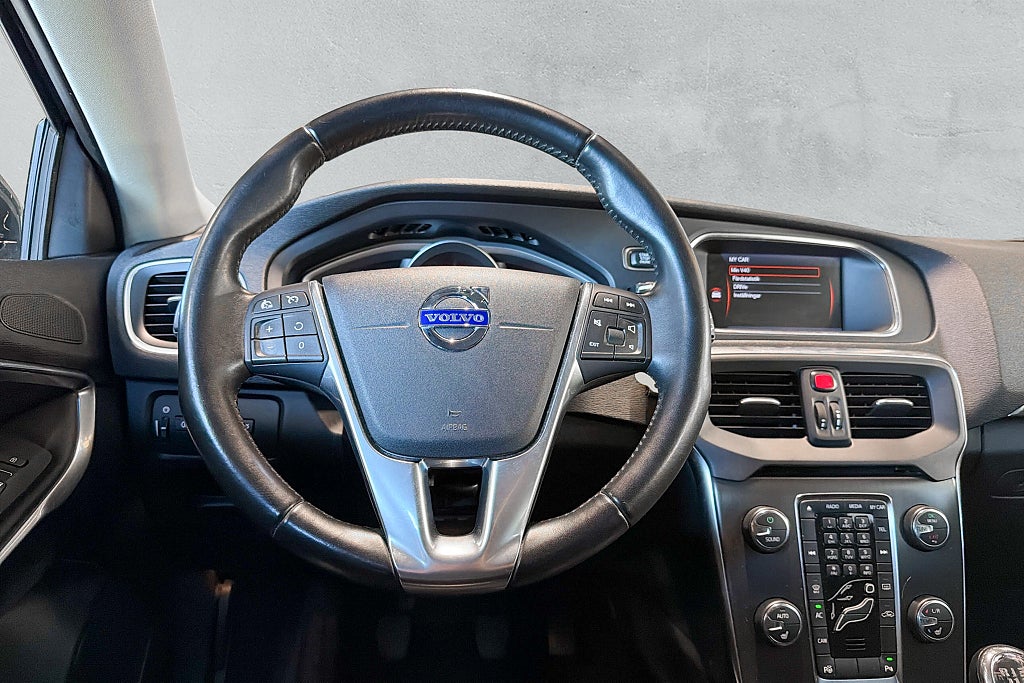 Volvo V40 D2 Summum Minnesstolar B-Kamera Dragkrok Kamrembytt