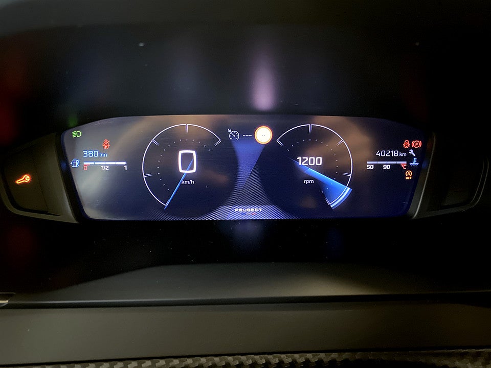 Bild på Peugeot 2008 Allure 1.2 PT 130hk CARPLAY FARTHÅLLARE