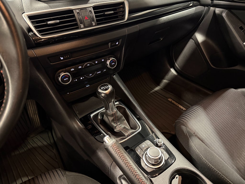 Mazda 3 Sport 2,0 SKYACTIV-G 120hk Vision Navi P-sensorer 2016