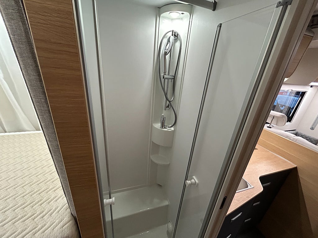 Adria Matrix 670 SL 60 Y /B-körkort/Taksäng/Automat/5 bältad - Adria