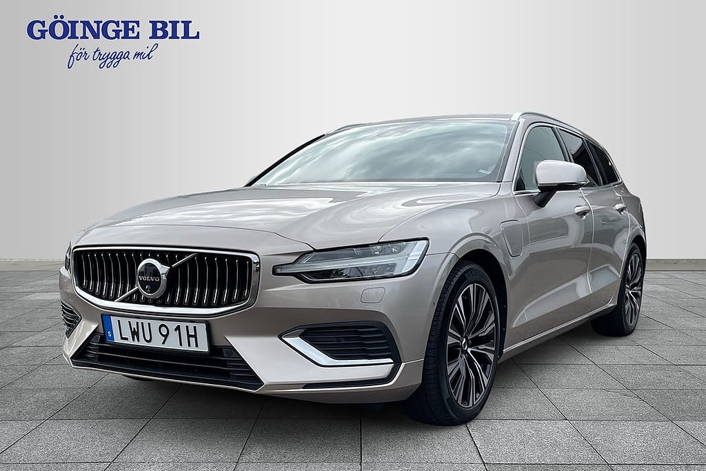 Volvo V60 Recharge T6 Core Edition Drag/ Läder/ 360/ H/K/...
