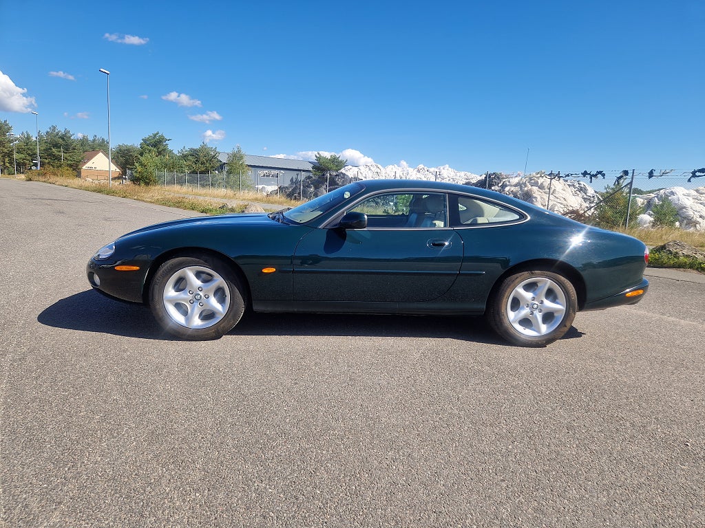 Jaguar XK 8 4.0 V8 svensk såld 4800 mil