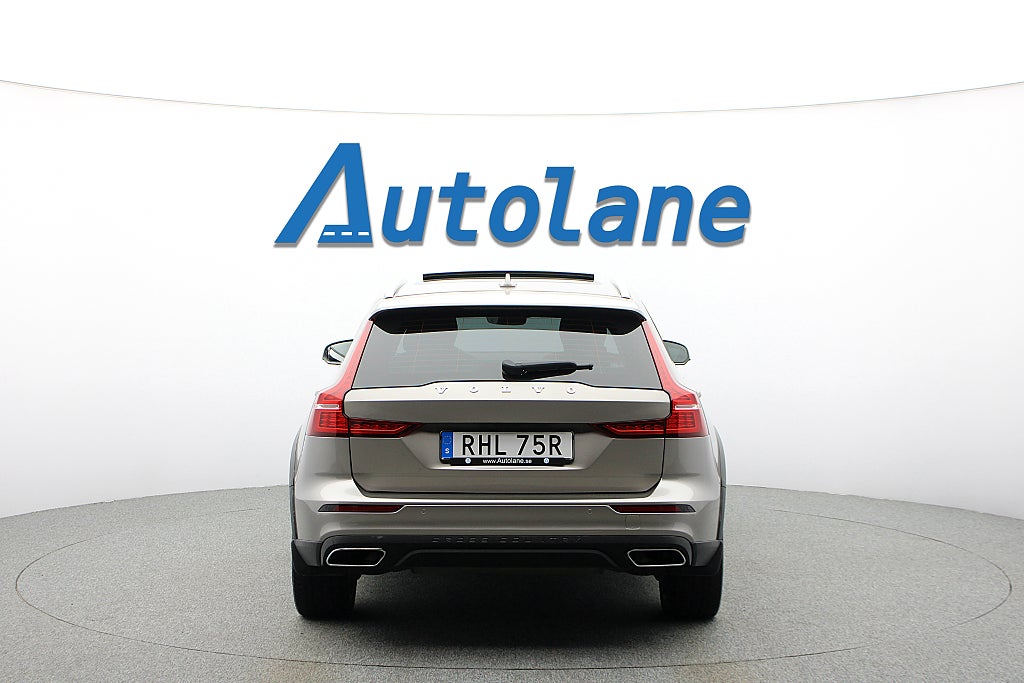 Volvo V60 Cross Country B5 AWD Panorama, HUD, H/K, 360°, Värmare 250hk
