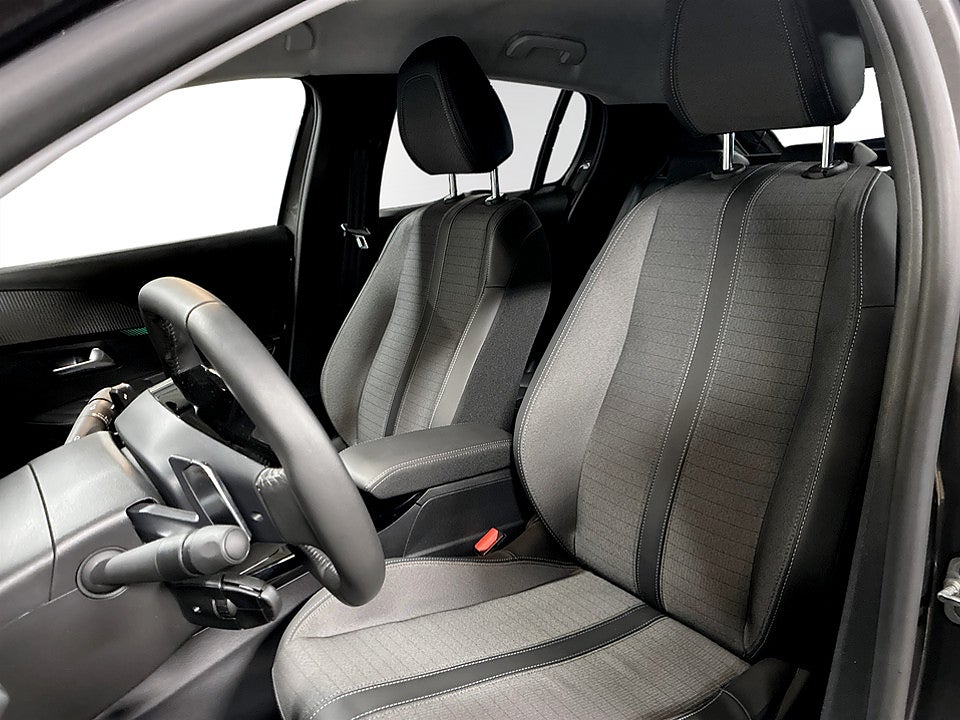Bild på Peugeot 208 Allure 1.2 PT 100hk Aut B-KAMERA CARPLAY