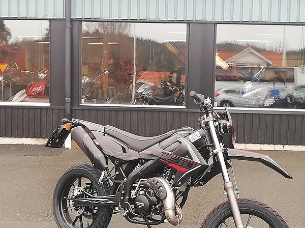 Rieju MRT 50  Black Series €5