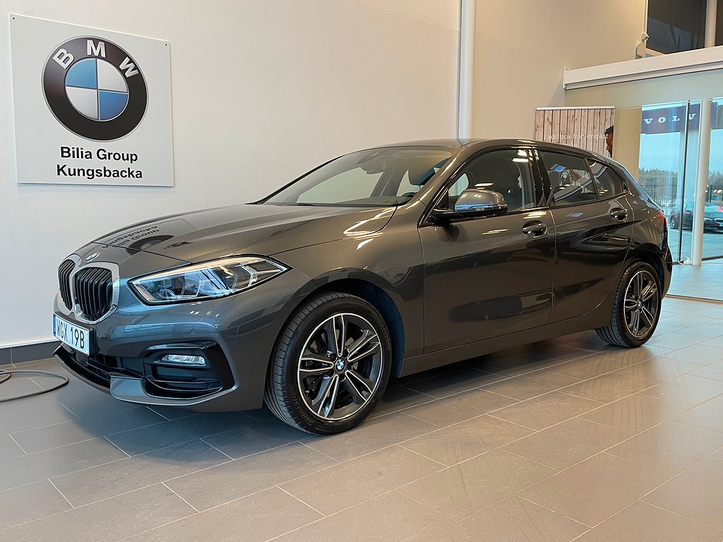 BMW 118I Model Sport | Navi | PDC fram och bak | Fri Service