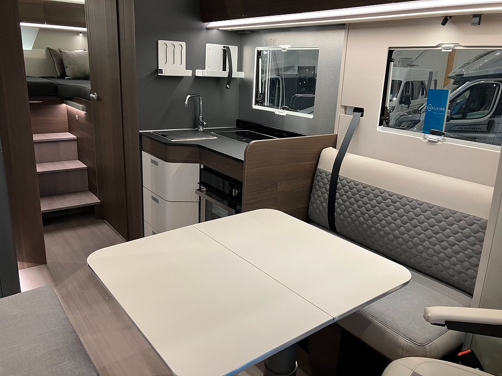 Adria Coral 670 DL Supreme / Långbäddar / Automat / 180hk / - Adria