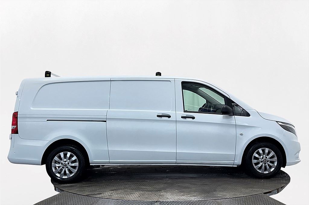 Mercedes-Benz Vito 116 CDI 2.8t Lång Drag Inredd Navi Kam Läder