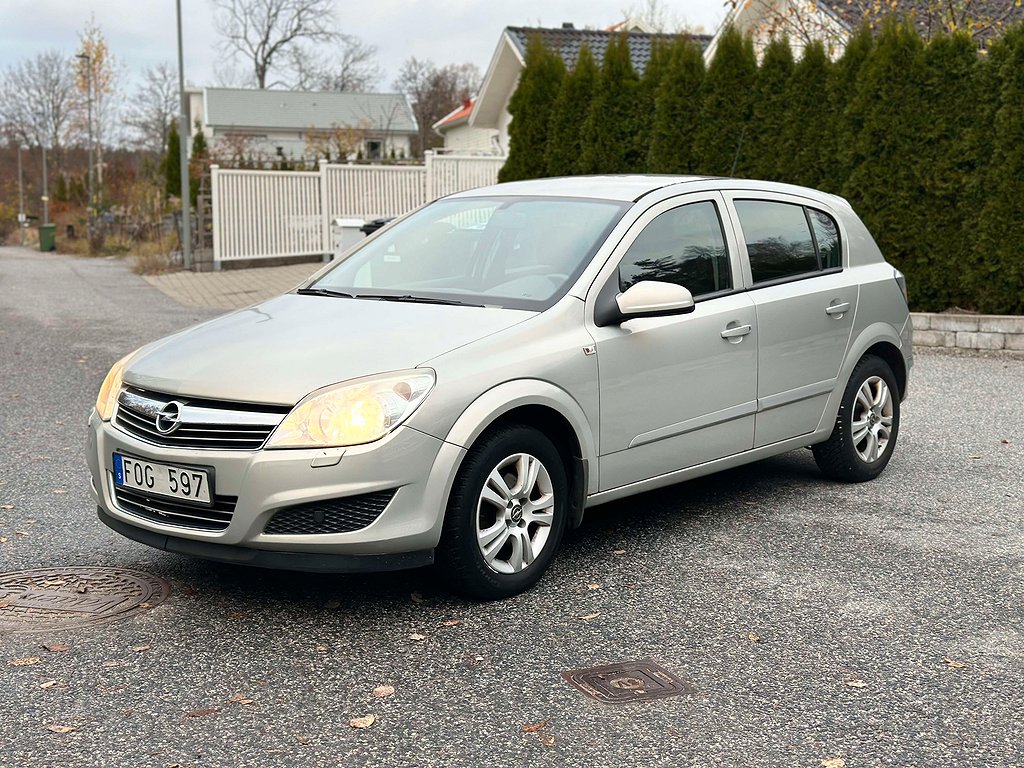 Opel Astra 1.6 Twinport nybesiktad, låga mil, 105hk