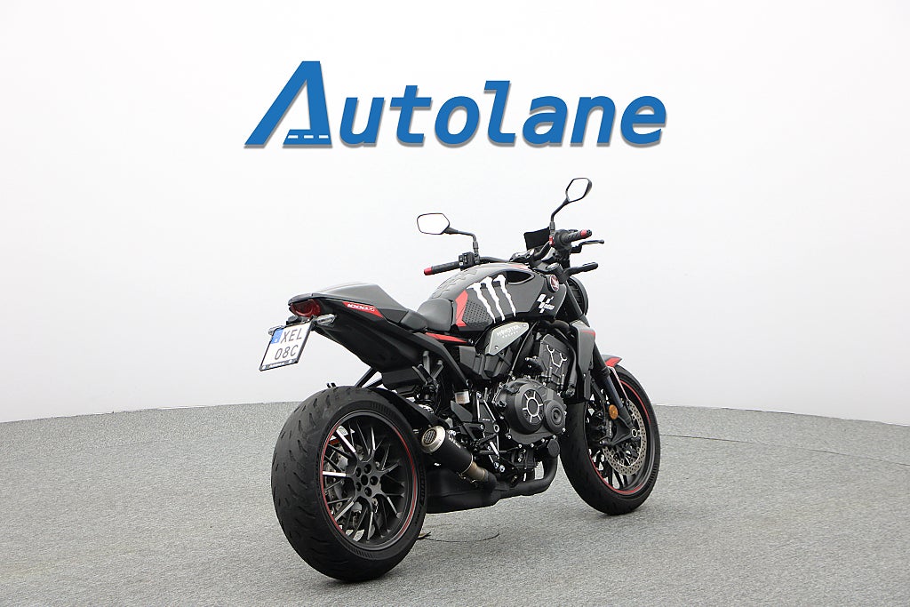 Honda CB1000R *Black Edition Leovince 472 mil!