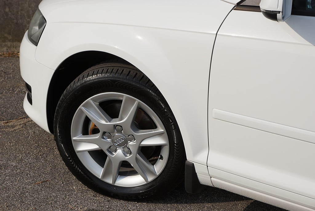 Audi A3 Sportback 2.0 TDI 140hk|Drag|1311kr Årskatt|S/V-hjul|