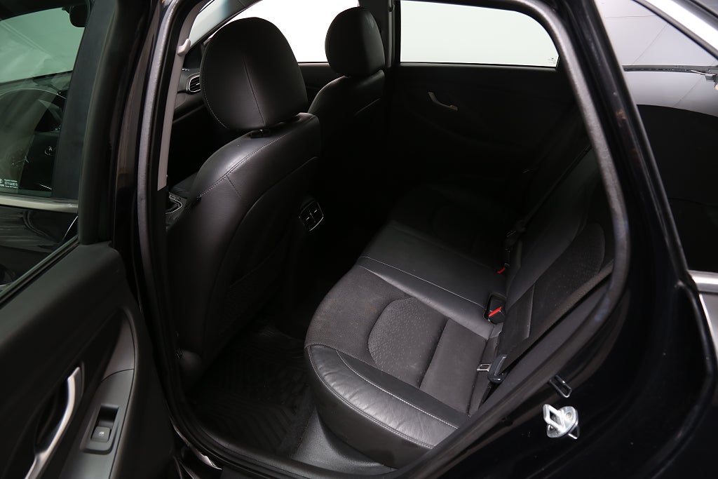 Hyundai i30 1,6  CRDi 136hk Premium Aut Kamera Navi Keyless 2018