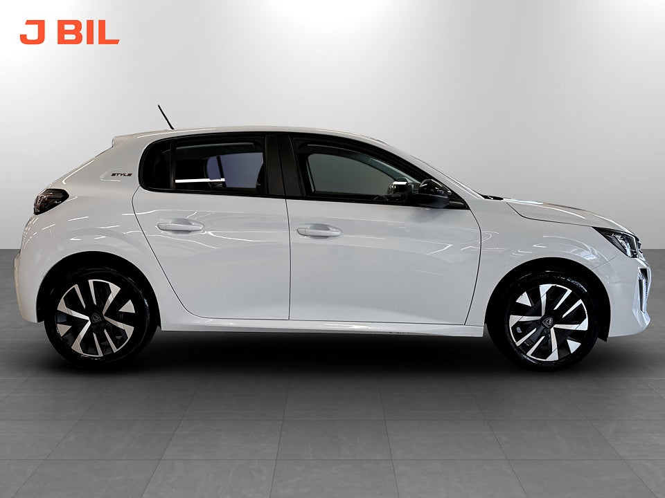 Bild på Peugeot 208 Style Hybrid 100hk Aut CARPLAY BACKSENSORER