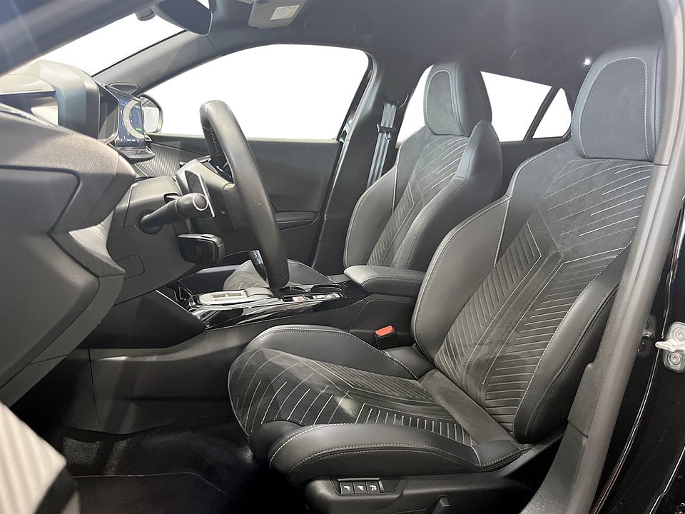 Bild på Peugeot 2008 GT 1.2 PT 130hk Aut B-KAMERA NAVI