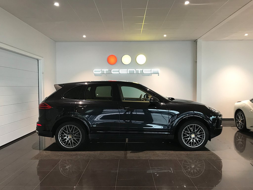 Porsche Cayenne Diesel Få ägare Platinum Edition Drag 262hk 