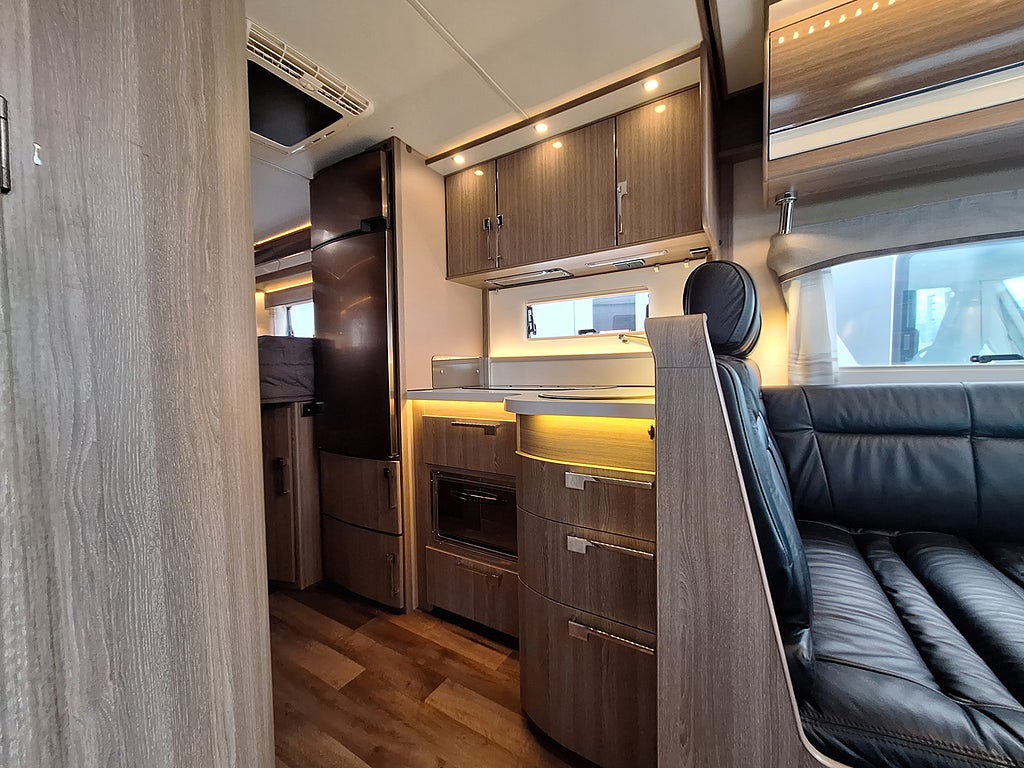 Kabe TM X 780 LGB Långbädd, Automat, Solcell, AC