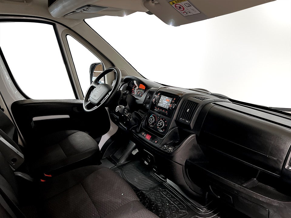 Bild på Peugeot Boxer PRO+ 335 2.2 BHDi 140hk L3H2 B-KAMERA DRAG