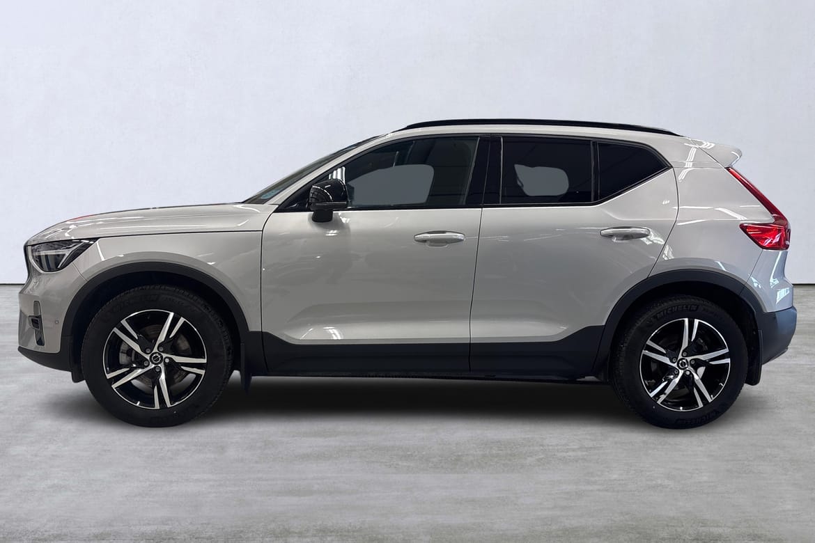 Volvo XC40 B3 FWD Bensin Plus Dark 2025, bild 2/10