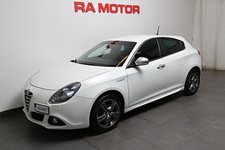 Halvkombi Alfa Romeo Giulietta 1 av 23