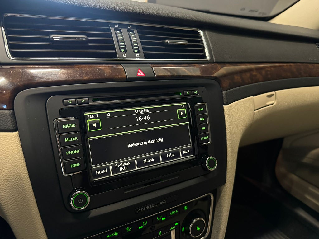 Skoda Superb Kombi 2.0 TDI 4x4 Alldrive *3,99%* Pano Drag Värmare