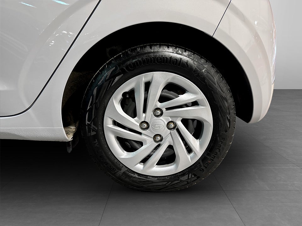 Bild på Hyundai i10 Essential 1.0 MPi 67hk AMT Aut B-KAMERA CARPLAY