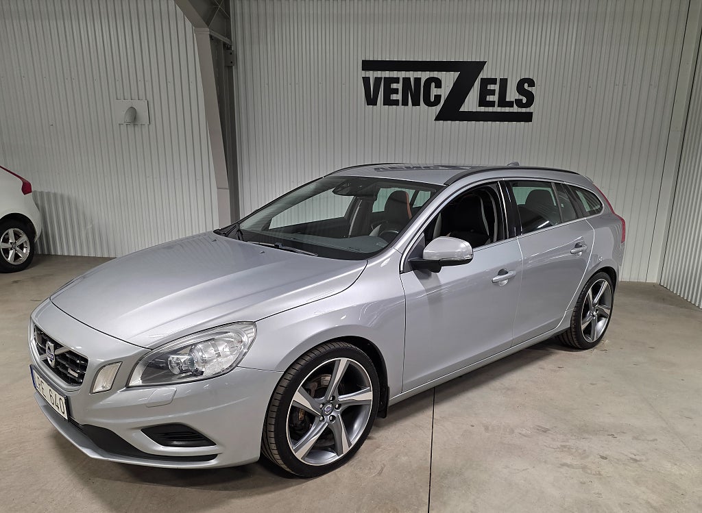 Volvo V60 D5 AWD Aut R-Design Drag GPS Värmare VOC Fin