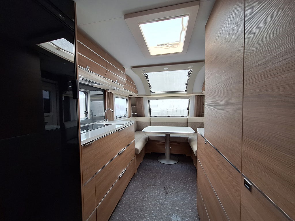 Adria Adora 613 UT Queenbädd
