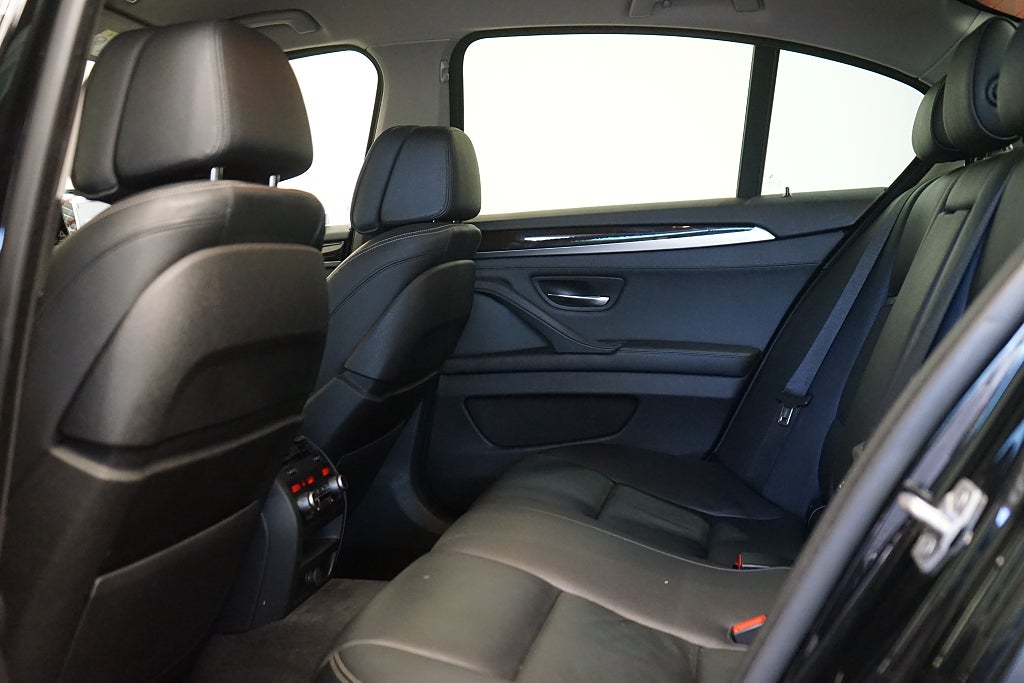 BMW 520d xDrive Sedan Luxury Line Se spec 190hk
